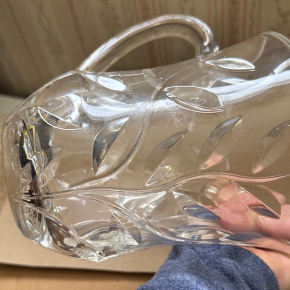 VINTAGE RCR Italian Crystal Leaf Pattern Pitcher 40oz with Lauras leaves - Picture 7 of 7